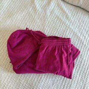 Aritzia TNA Matching Sweatsuit Sweatfleece Cozy Fleece Boyfriend Fit Berry